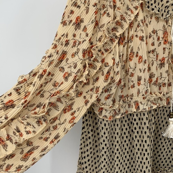 POL Babydoll tiered ruffle blouse colorblock tassel floral crinkle ivory Medium - Picture 2 of 5